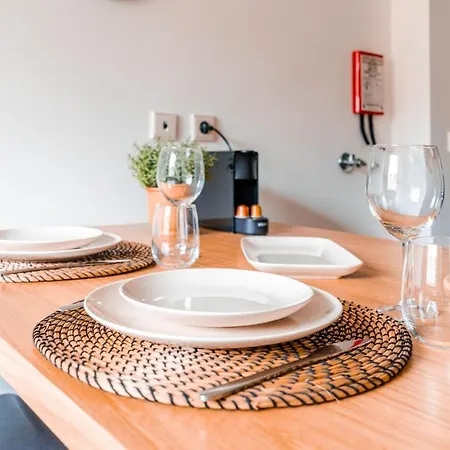 Bright In The Heart Of Lapa - 5min Walk To Metro! Апартаменты