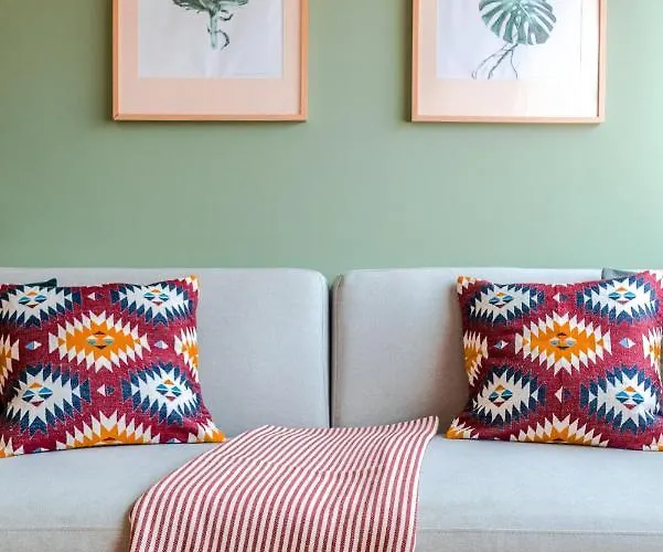 Bright In The Heart Of Lapa - 5min Walk To Metro! Порту