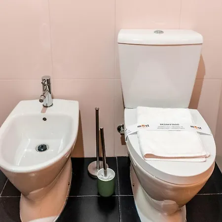 Bright In The Heart Of Lapa - 5min Walk To Metro!