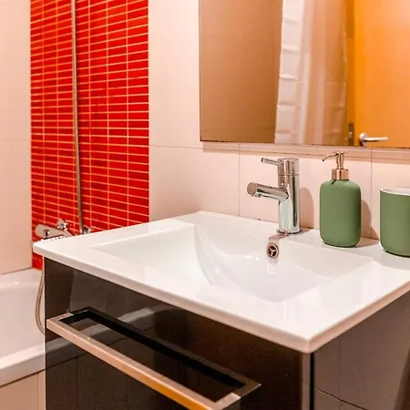 Apartment Bright In The Heart Of Lapa - 5min Walk To Metro! Porto