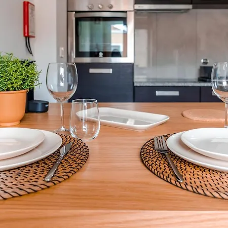 Bright In The Heart Of Lapa - 5min Walk To Metro! *