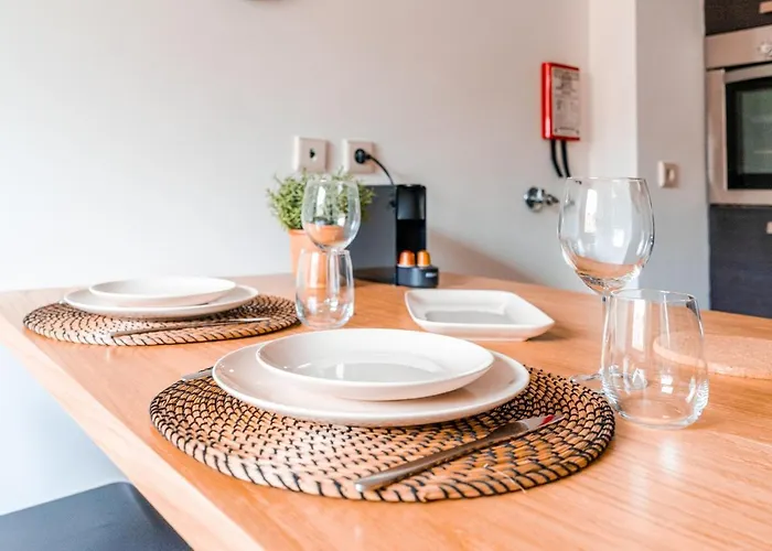 Bright In The Heart Of Lapa - 5min Walk To Metro! Apartamento