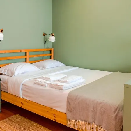 Bright In The Heart Of Lapa - 5min Walk To Metro! *