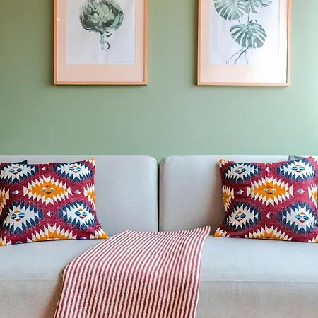 Bright In The Heart Of Lapa - 5min Walk To Metro! Porto